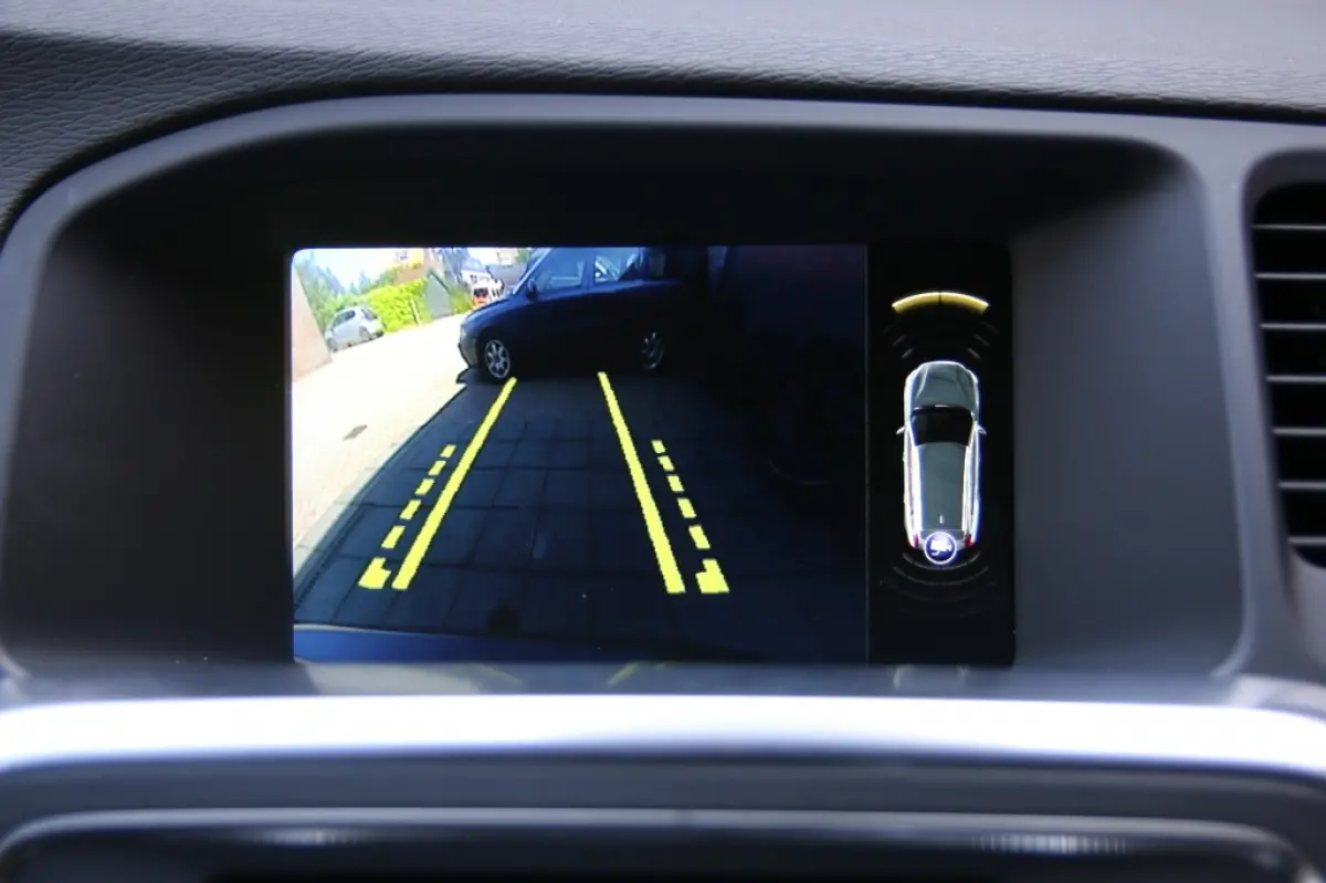 2.0 T4 Momentum R-Design | Camera achter | Parkeersensoren V+A | Navi