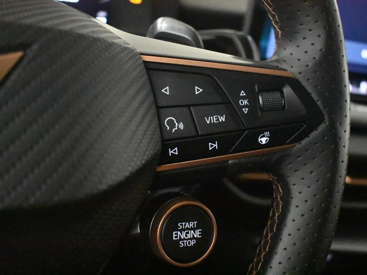1.5 TSI e-Hybrid Business | Head-up display | 360gr Camera | Elektr. Stoel incl Memory l Keyless | Full-LED | Parkeer asistent | Stoel/stuurverwarming | Chassis control adapt | Cruise contro