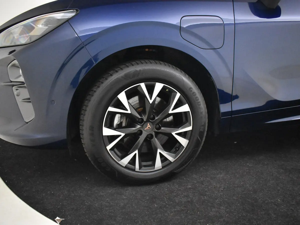 1.5 TSI e-Hybrid Business | Head-up display | 360gr Camera | Elektr. Stoel incl Memory l Keyless | Full-LED | Parkeer asistent | Stoel/stuurverwarming | Chassis control adapt | Cruise contro