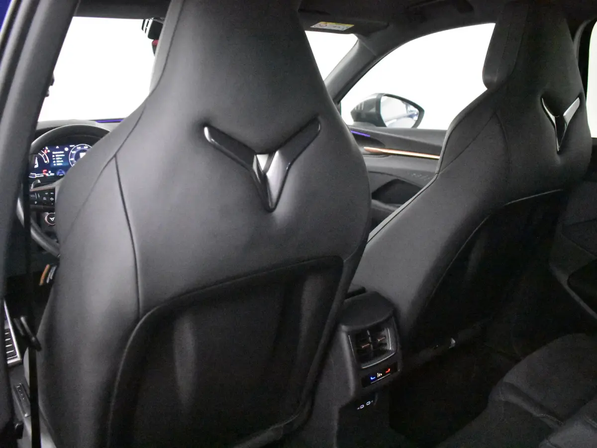 1.5 TSI e-Hybrid Business | Head-up display | 360gr Camera | Elektr. Stoel incl Memory l Keyless | Full-LED | Parkeer asistent | Stoel/stuurverwarming | Chassis control adapt | Cruise contro
