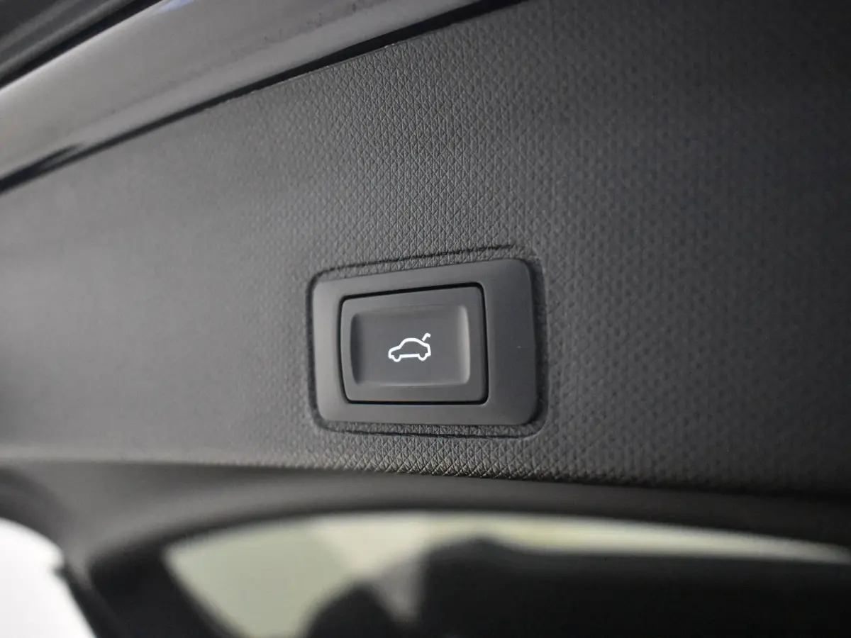 1.5 TSI e-Hybrid Business | Head-up display | 360gr Camera | Elektr. Stoel incl Memory l Keyless | Full-LED | Parkeer asistent | Stoel/stuurverwarming | Chassis control adapt | Cruise contro