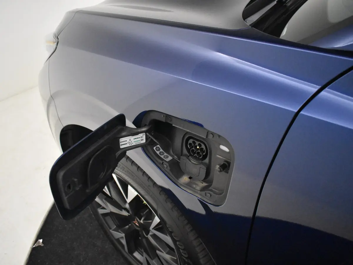 1.5 TSI e-Hybrid Business | Head-up display | 360gr Camera | Elektr. Stoel incl Memory l Keyless | Full-LED | Parkeer asistent | Stoel/stuurverwarming | Chassis control adapt | Cruise contro