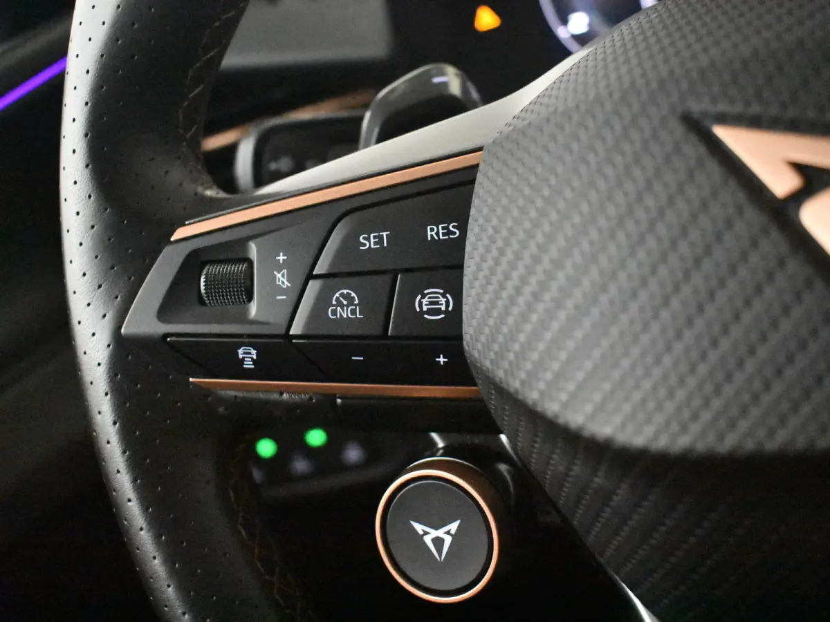 1.5 TSI e-Hybrid Business | Head-up display | 360gr Camera | Elektr. Stoel incl Memory l Keyless | Full-LED | Parkeer asistent | Stoel/stuurverwarming | Chassis control adapt | Cruise contro