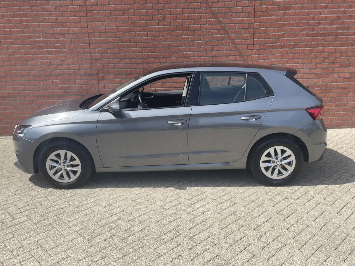 1.0 TSI Automaat Ambition Skoda Fabia 1.0 TSI Ambition Panoramadak Navigatie Carplay PDC Camera Adaptive Cruise Control Stoelverwarming Full LED Climatronic
