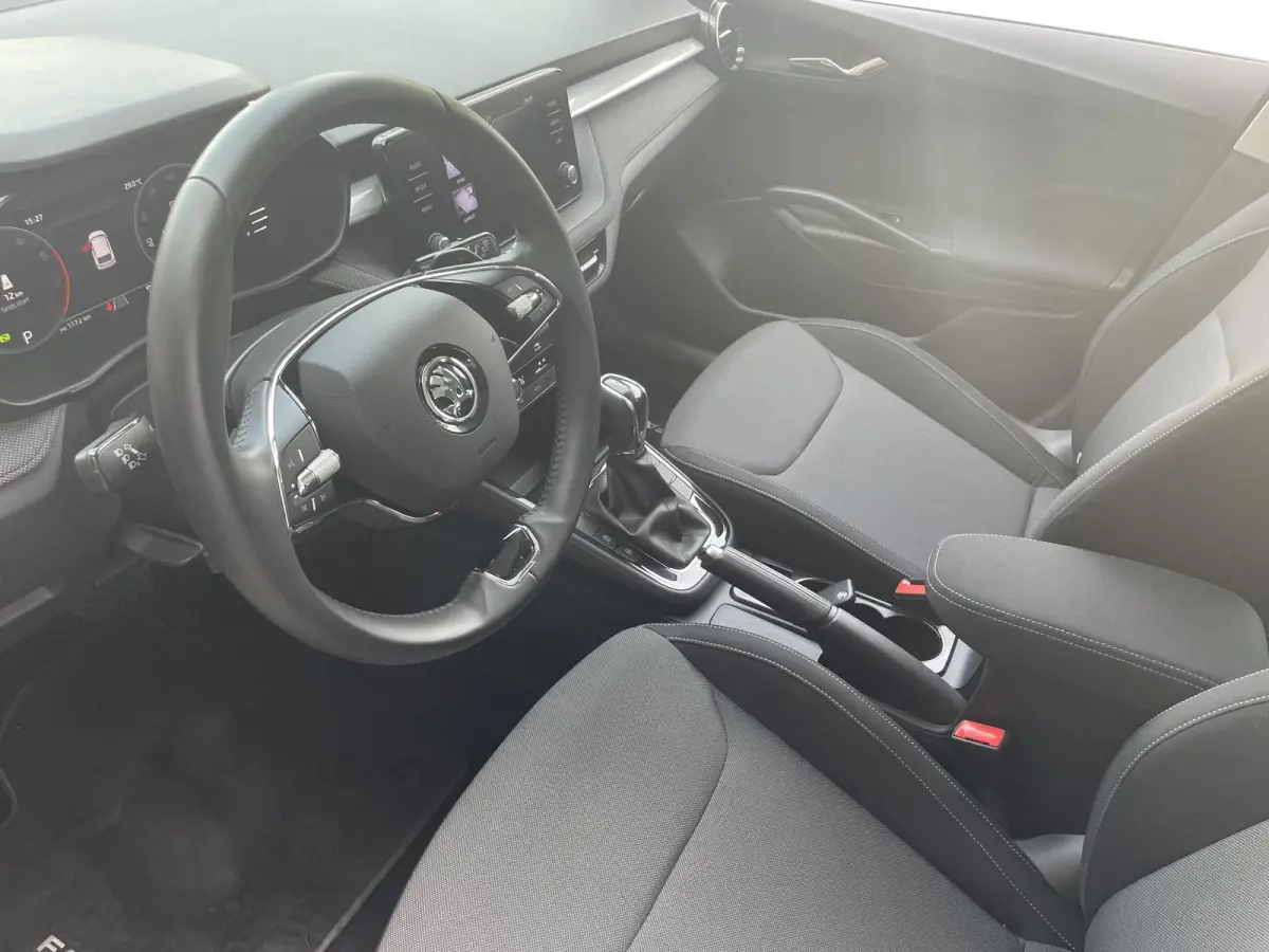 1.0 TSI Automaat Ambition Skoda Fabia 1.0 TSI Ambition Panoramadak Navigatie Carplay PDC Camera Adaptive Cruise Control Stoelverwarming Full LED Climatronic