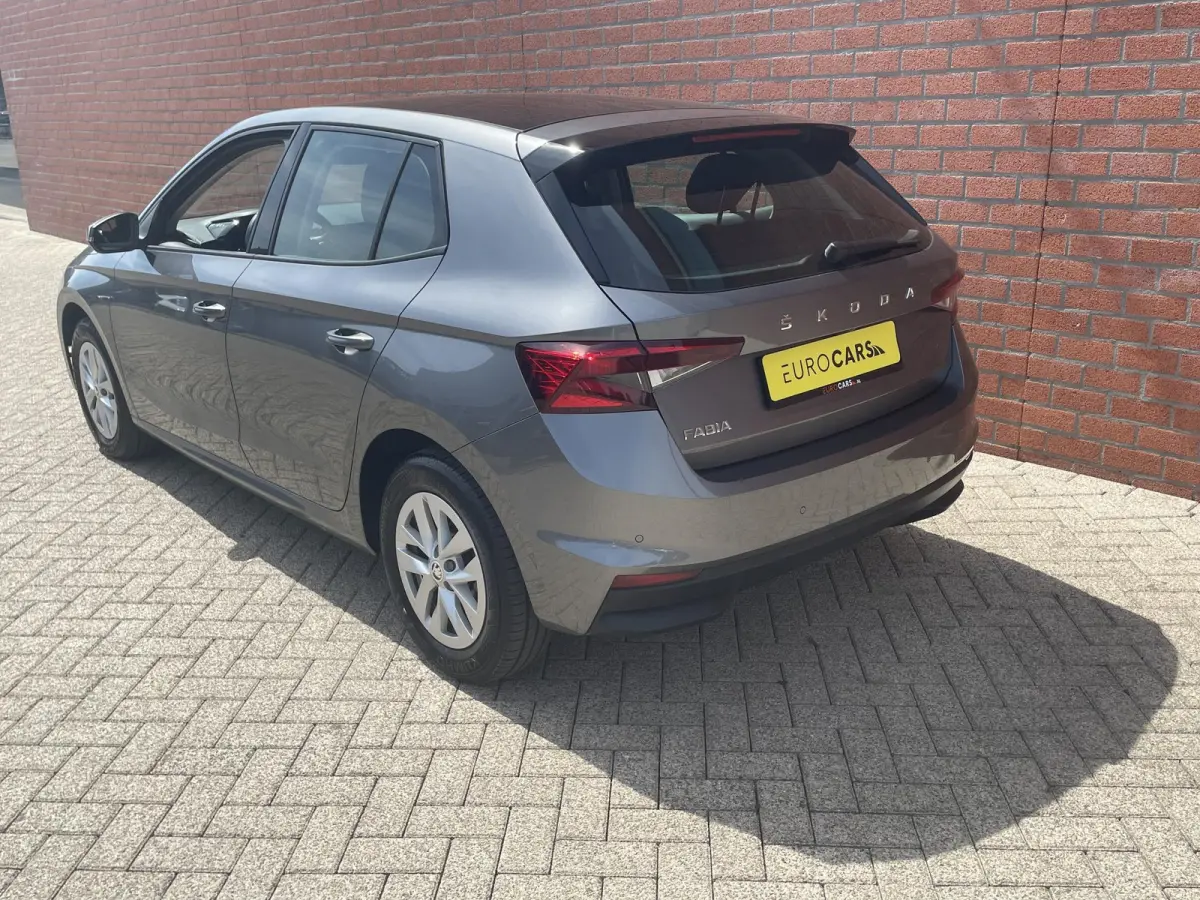 1.0 TSI Automaat Ambition Skoda Fabia 1.0 TSI Ambition Panoramadak Navigatie Carplay PDC Camera Adaptive Cruise Control Stoelverwarming Full LED Climatronic