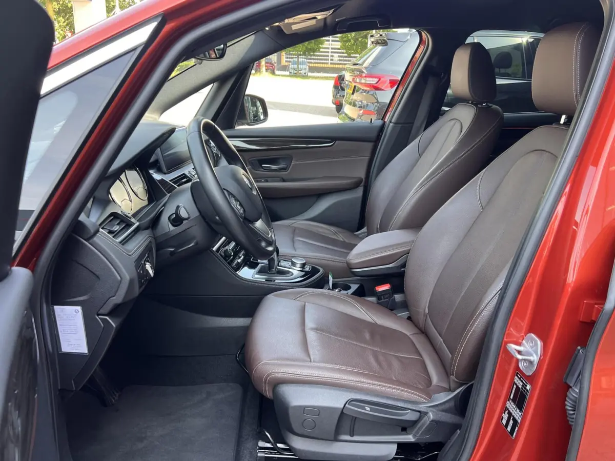 220i High Executive Edition