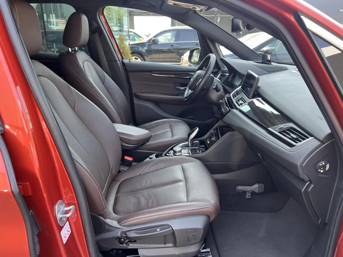 220i High Executive Edition