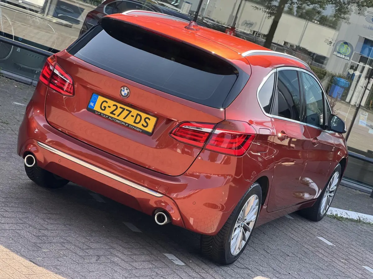 220i High Executive Edition
