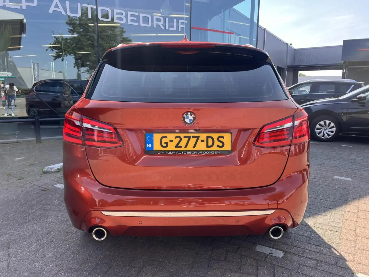 220i High Executive Edition