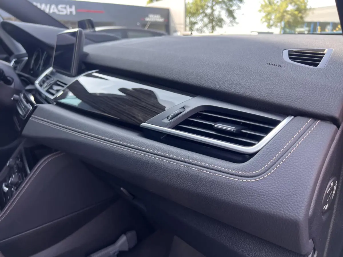 220i High Executive Edition