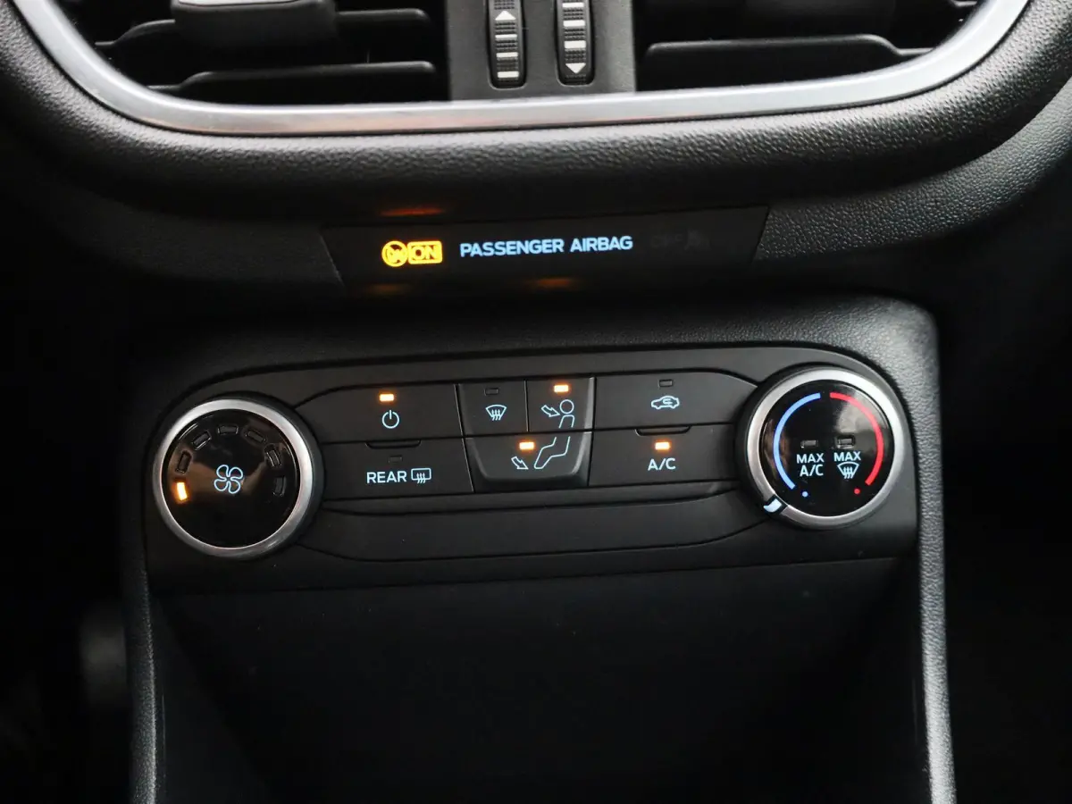 1.0i EcoBoost MHEV 92kW Connected APPLE CARPLAY | PARKEERSENSOREN VOOR EN ACHTER | CRUISE CONTROL | DEALER ONDERHOUDEN