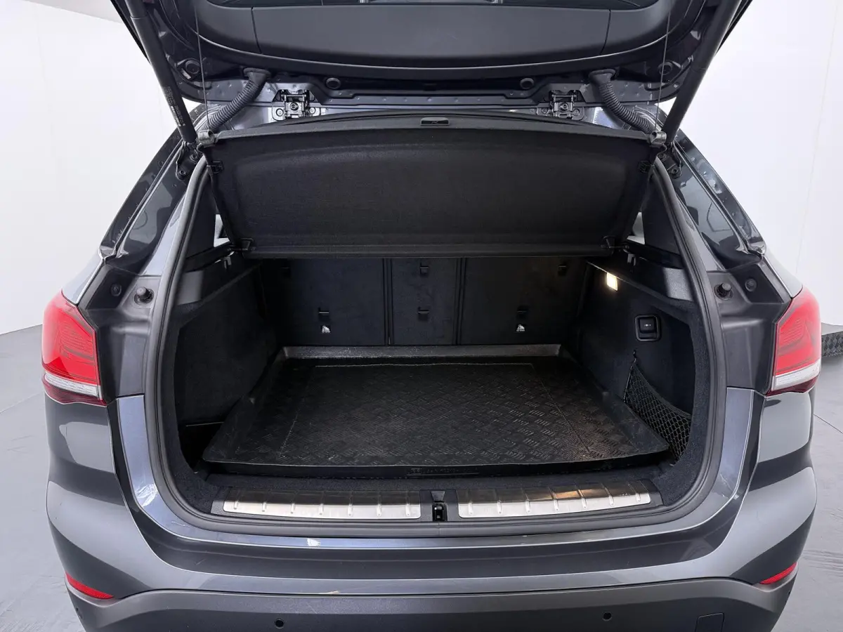 sDrive20i Executive Edition X Line | Stoelverwarming | Trekhaak | Sportstoelen | Achteruitrijcamera