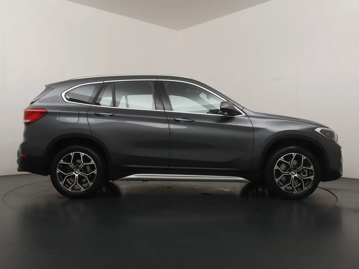 sDrive20i Executive Edition X Line | Stoelverwarming | Trekhaak | Sportstoelen | Achteruitrijcamera