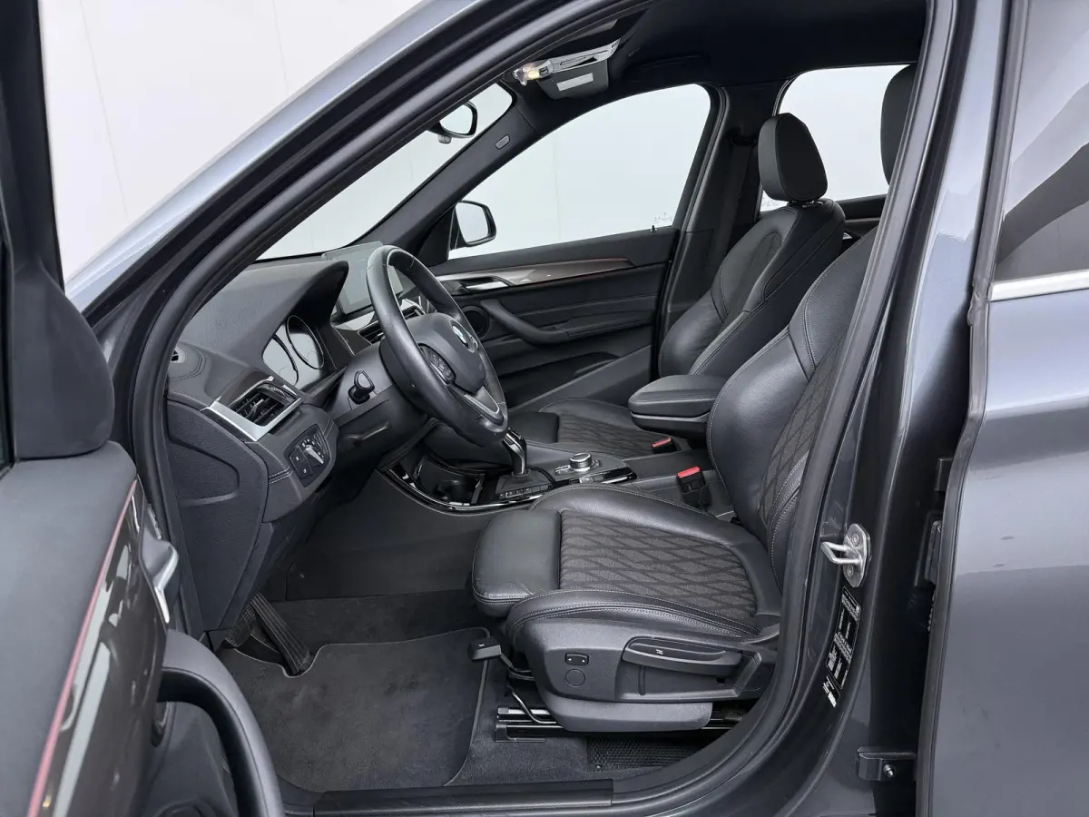 sDrive20i Executive Edition X Line | Stoelverwarming | Trekhaak | Sportstoelen | Achteruitrijcamera