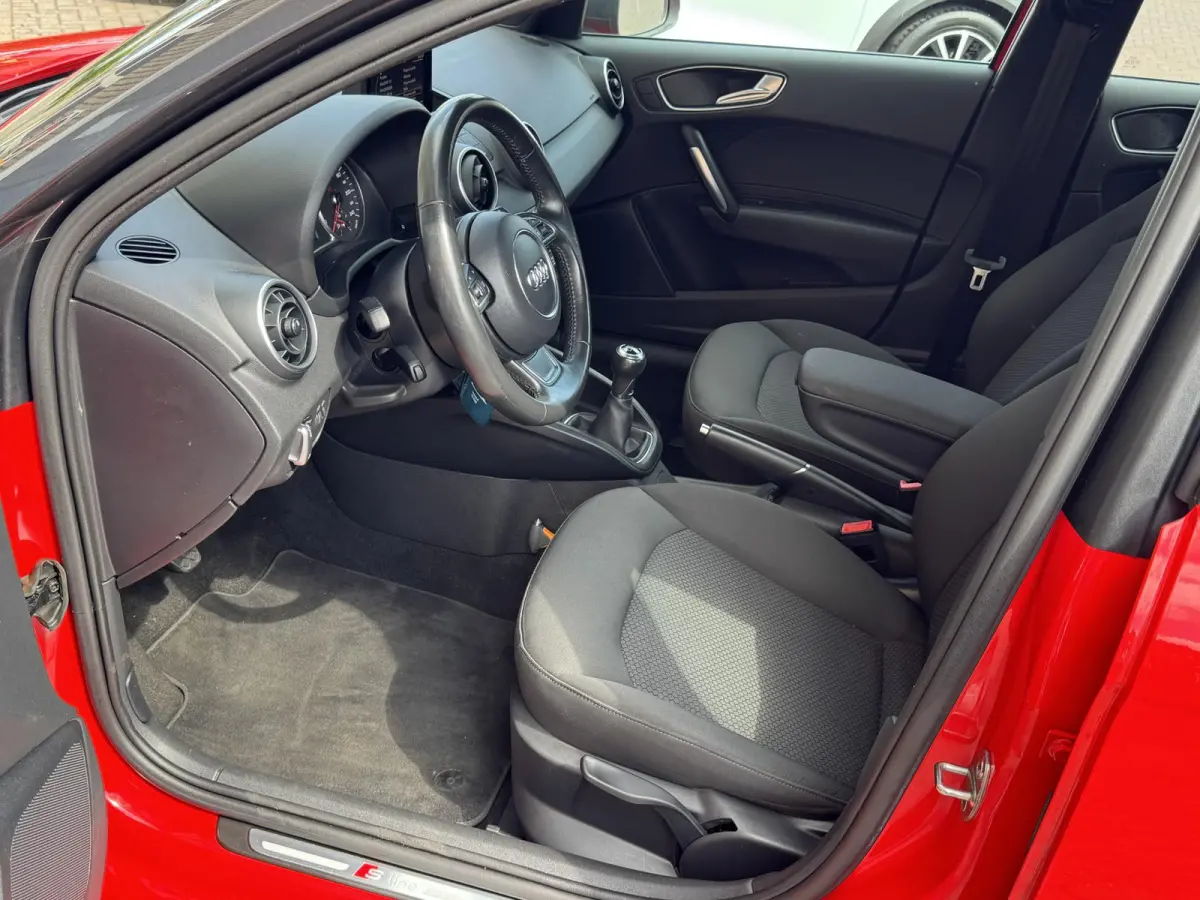 1.0 TFSI S-LINE SPORT 5-DEURS/NAVI/2-TONE/NL-AUTO
