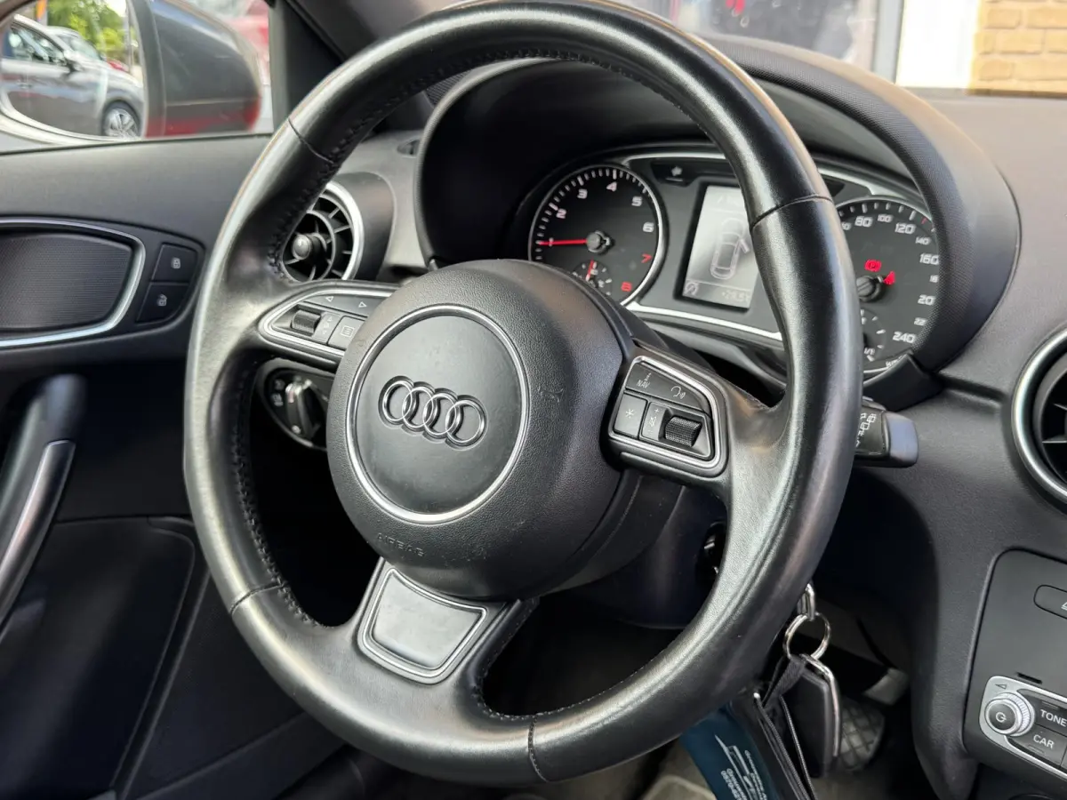 1.0 TFSI S-LINE SPORT 5-DEURS/NAVI/2-TONE/NL-AUTO