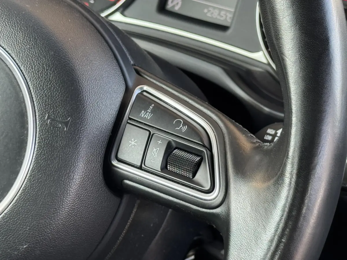 1.0 TFSI S-LINE SPORT 5-DEURS/NAVI/2-TONE/NL-AUTO