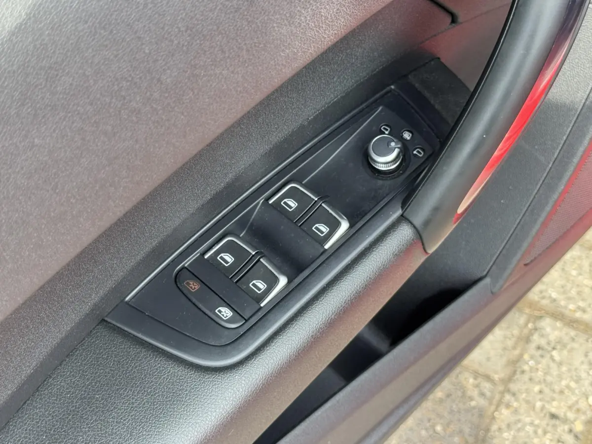 1.0 TFSI S-LINE SPORT 5-DEURS/NAVI/2-TONE/NL-AUTO