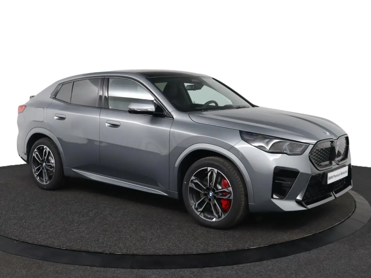 eDrive20 67 kWh M Sport Edition | SOH 100% | M Sport Pro | Trekhaak | Head-Up Display | Panoramadak | Elektrisch verstelbare stoelen | Driving Assistant Plus | Harman Kardon