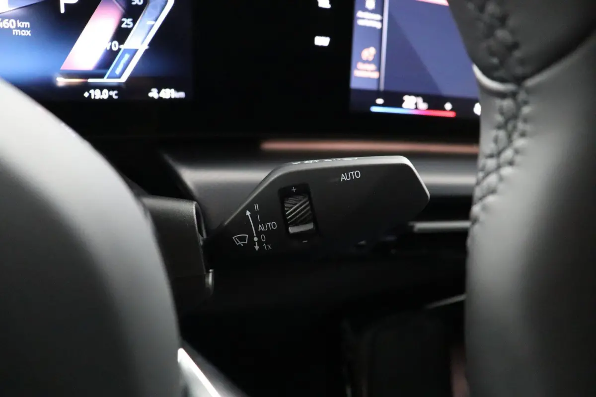 eDrive20 67 kWh M Sport Edition | SOH 100% | M Sport Pro | Trekhaak | Head-Up Display | Panoramadak | Elektrisch verstelbare stoelen | Driving Assistant Plus | Harman Kardon
