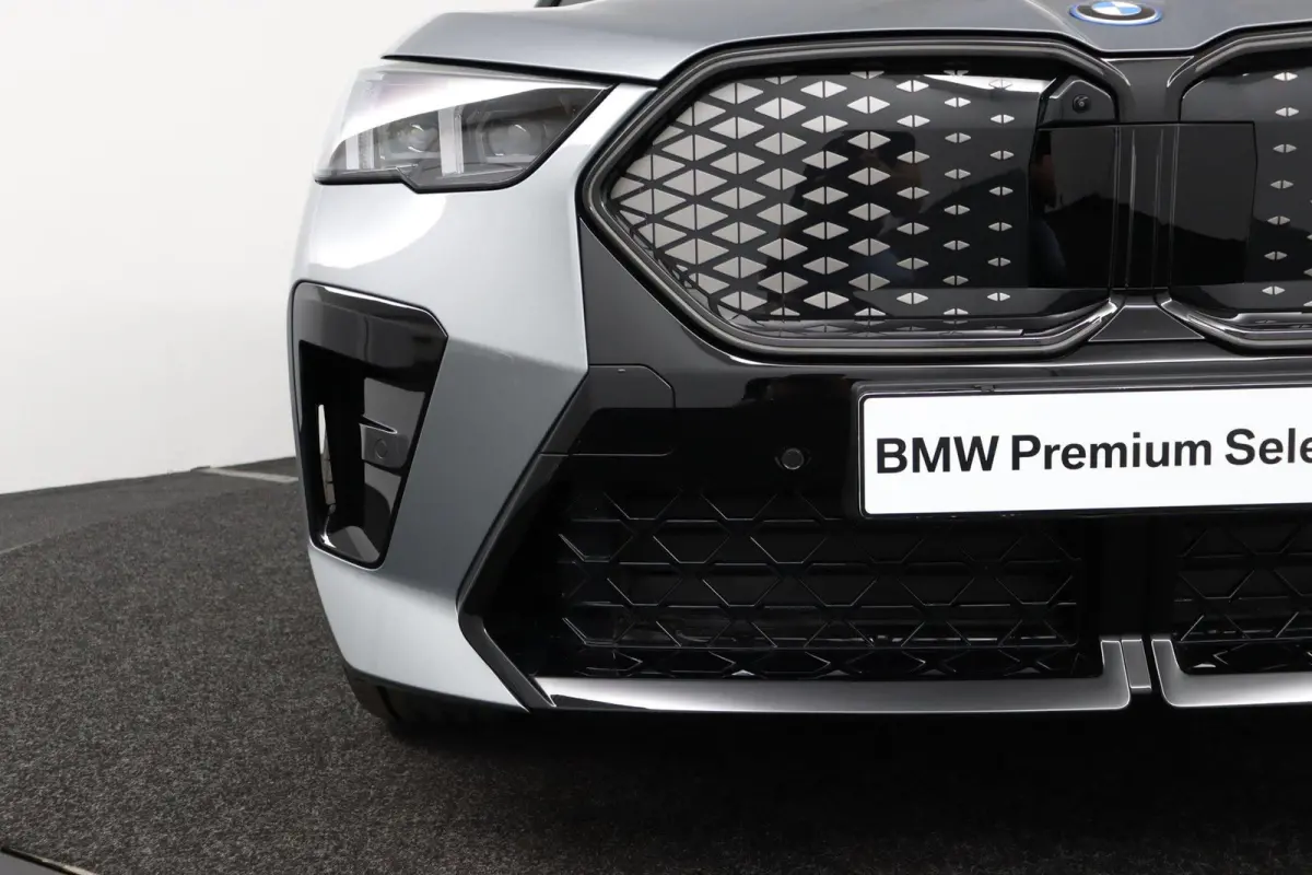 eDrive20 67 kWh M Sport Edition | SOH 100% | M Sport Pro | Trekhaak | Head-Up Display | Panoramadak | Elektrisch verstelbare stoelen | Driving Assistant Plus | Harman Kardon