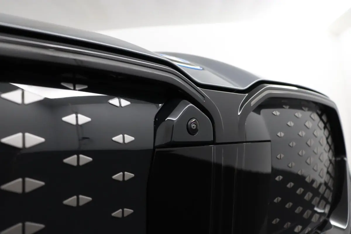 eDrive20 67 kWh M Sport Edition | SOH 100% | M Sport Pro | Trekhaak | Head-Up Display | Panoramadak | Elektrisch verstelbare stoelen | Driving Assistant Plus | Harman Kardon