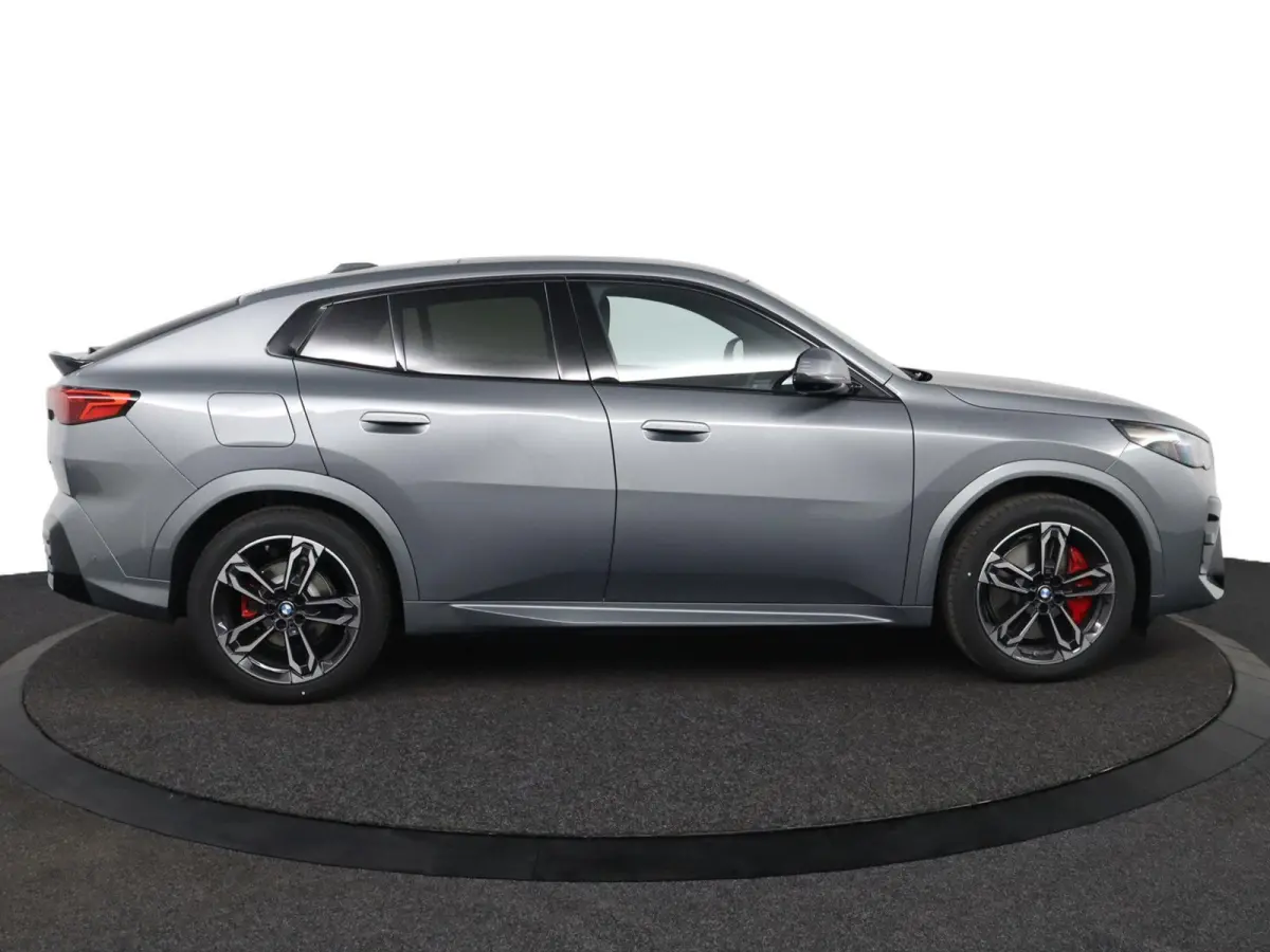 eDrive20 67 kWh M Sport Edition | SOH 100% | M Sport Pro | Trekhaak | Head-Up Display | Panoramadak | Elektrisch verstelbare stoelen | Driving Assistant Plus | Harman Kardon