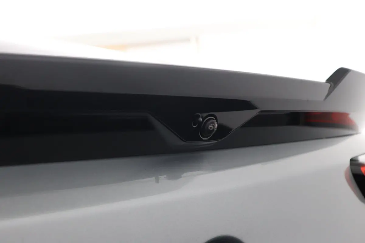 eDrive20 67 kWh M Sport Edition | SOH 100% | M Sport Pro | Trekhaak | Head-Up Display | Panoramadak | Elektrisch verstelbare stoelen | Driving Assistant Plus | Harman Kardon