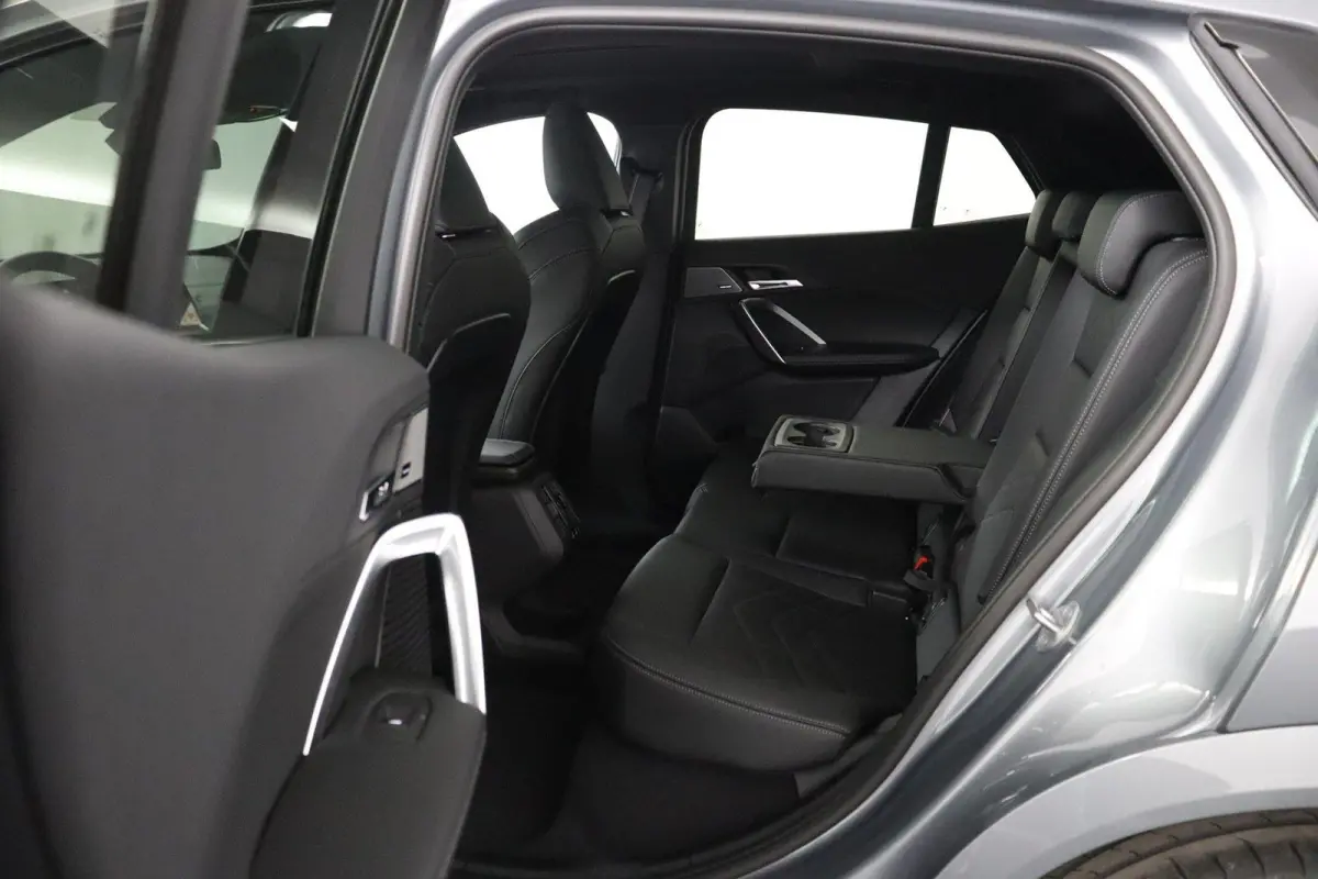 eDrive20 67 kWh M Sport Edition | SOH 100% | M Sport Pro | Trekhaak | Head-Up Display | Panoramadak | Elektrisch verstelbare stoelen | Driving Assistant Plus | Harman Kardon