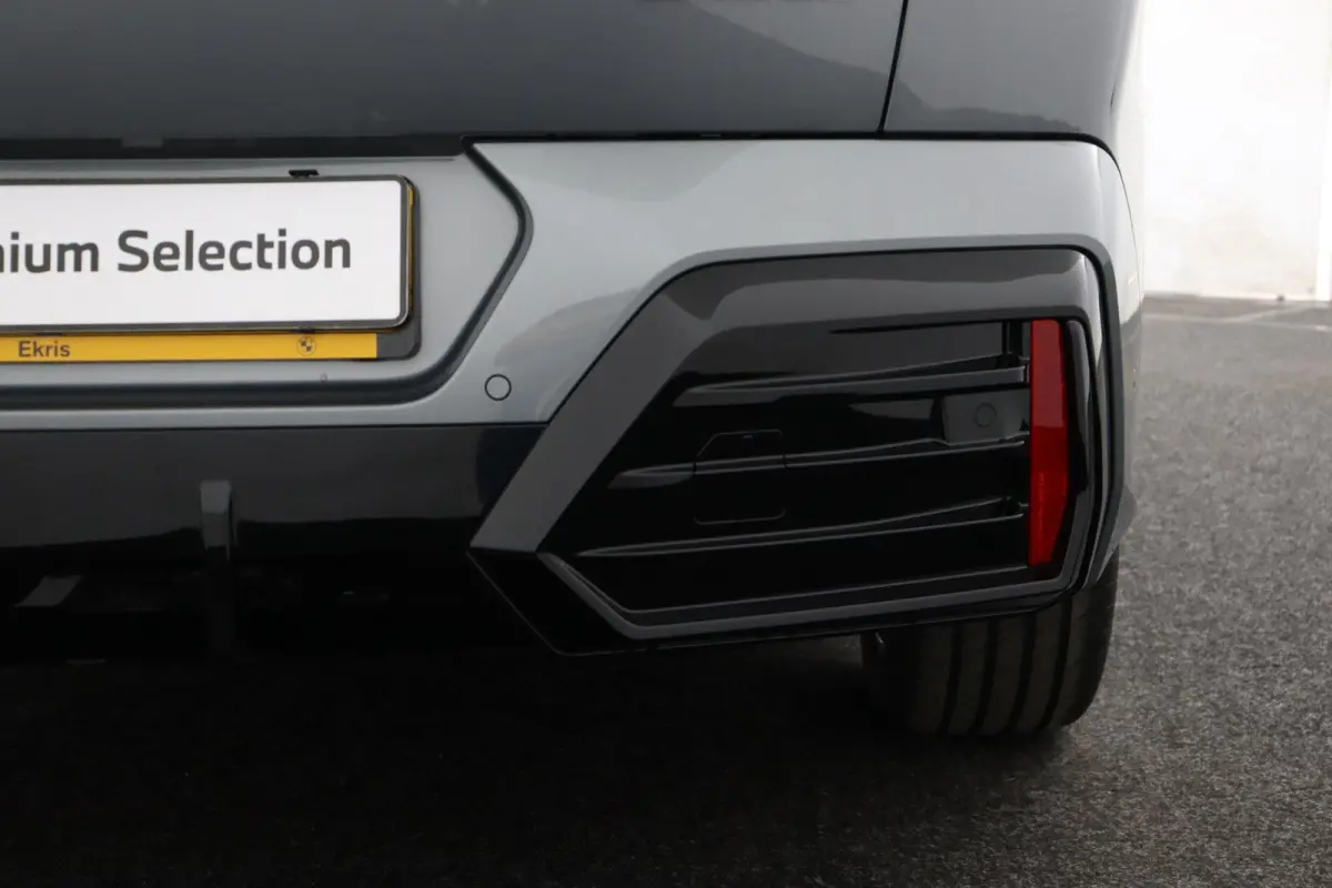 eDrive20 67 kWh M Sport Edition | SOH 100% | M Sport Pro | Trekhaak | Head-Up Display | Panoramadak | Elektrisch verstelbare stoelen | Driving Assistant Plus | Harman Kardon