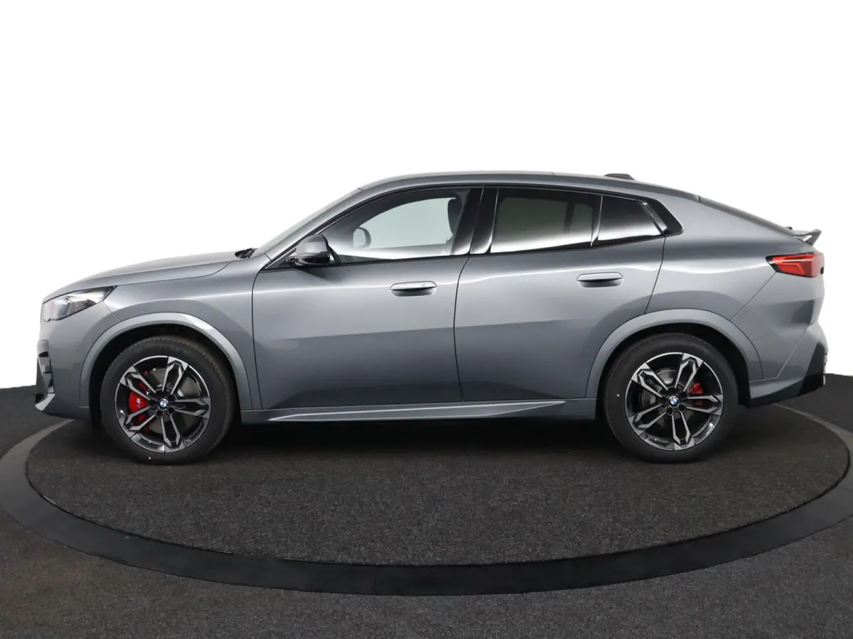 eDrive20 67 kWh M Sport Edition | SOH 100% | M Sport Pro | Trekhaak | Head-Up Display | Panoramadak | Elektrisch verstelbare stoelen | Driving Assistant Plus | Harman Kardon