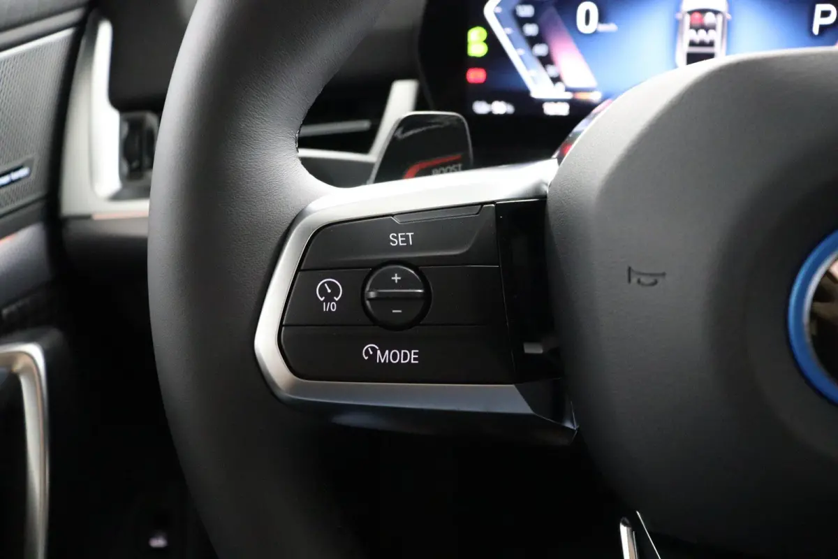 eDrive20 67 kWh M Sport Edition | SOH 100% | M Sport Pro | Trekhaak | Head-Up Display | Panoramadak | Elektrisch verstelbare stoelen | Driving Assistant Plus | Harman Kardon