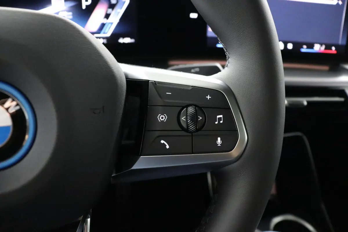 eDrive20 67 kWh M Sport Edition | SOH 100% | M Sport Pro | Trekhaak | Head-Up Display | Panoramadak | Elektrisch verstelbare stoelen | Driving Assistant Plus | Harman Kardon