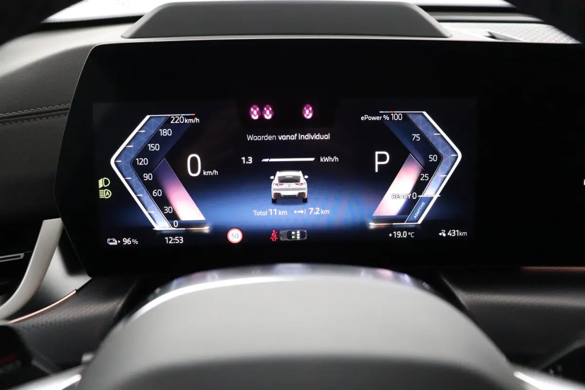 eDrive20 67 kWh M Sport Edition | SOH 100% | M Sport Pro | Trekhaak | Head-Up Display | Panoramadak | Elektrisch verstelbare stoelen | Driving Assistant Plus | Harman Kardon