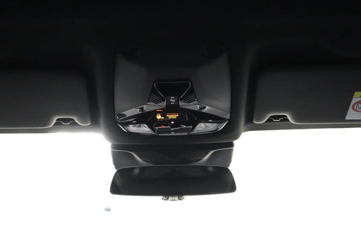 eDrive20 67 kWh M Sport Edition | SOH 100% | M Sport Pro | Trekhaak | Head-Up Display | Panoramadak | Elektrisch verstelbare stoelen | Driving Assistant Plus | Harman Kardon