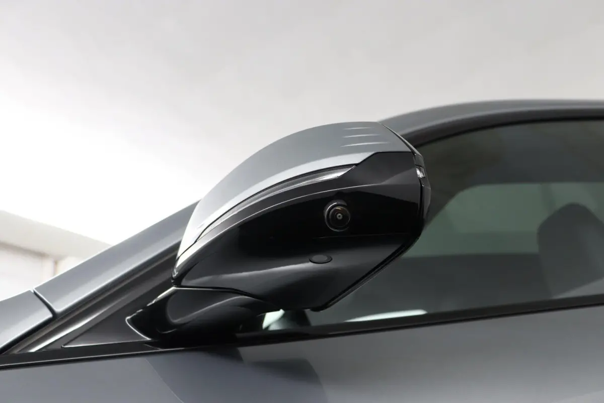 eDrive20 67 kWh M Sport Edition | SOH 100% | M Sport Pro | Trekhaak | Head-Up Display | Panoramadak | Elektrisch verstelbare stoelen | Driving Assistant Plus | Harman Kardon