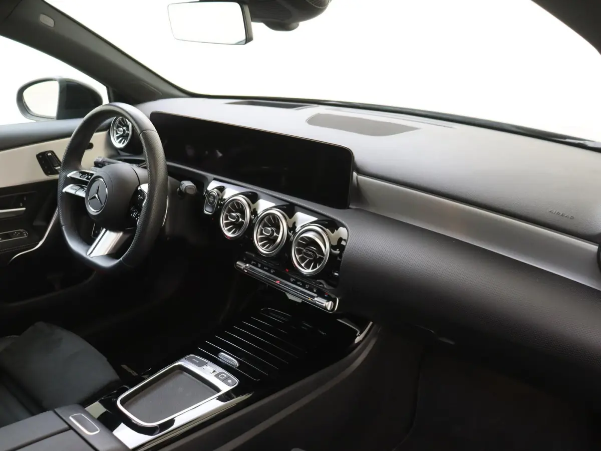 250 e Business Solution AMG / Premium Plus/ Panoramadak/ 19 inch/ Sfeerverlichting/ Head Up/ Memory