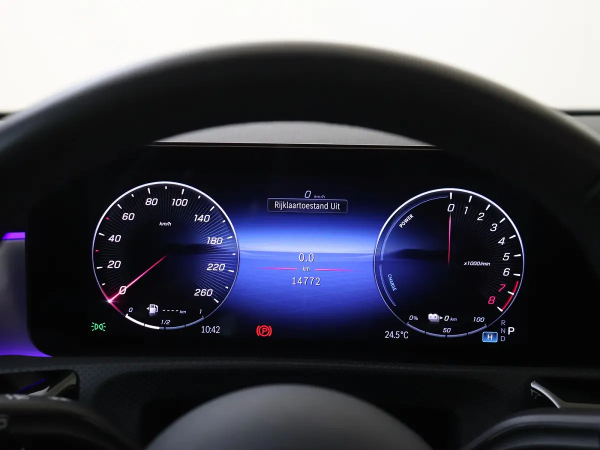 250 e Business Solution AMG / Premium Plus/ Panoramadak/ 19 inch/ Sfeerverlichting/ Head Up/ Memory