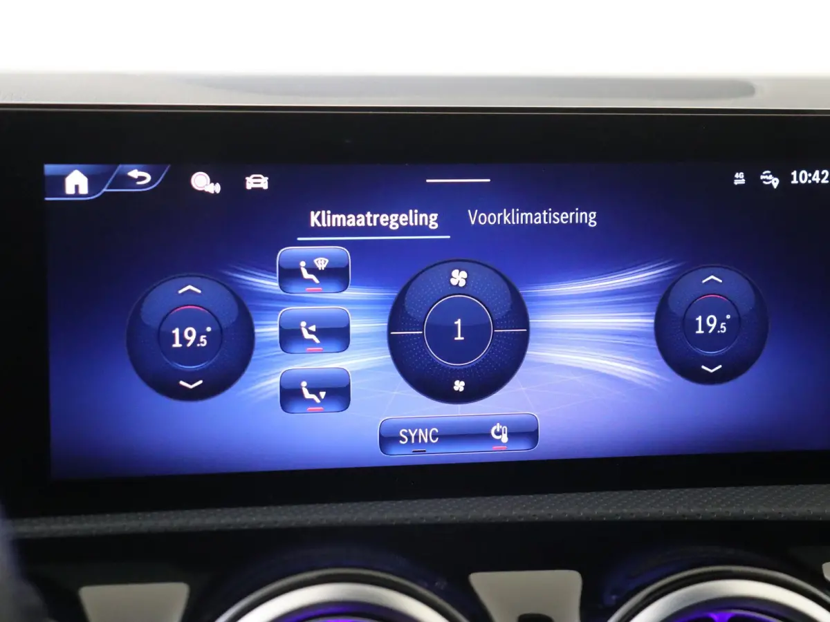 250 e Business Solution AMG / Premium Plus/ Panoramadak/ 19 inch/ Sfeerverlichting/ Head Up/ Memory