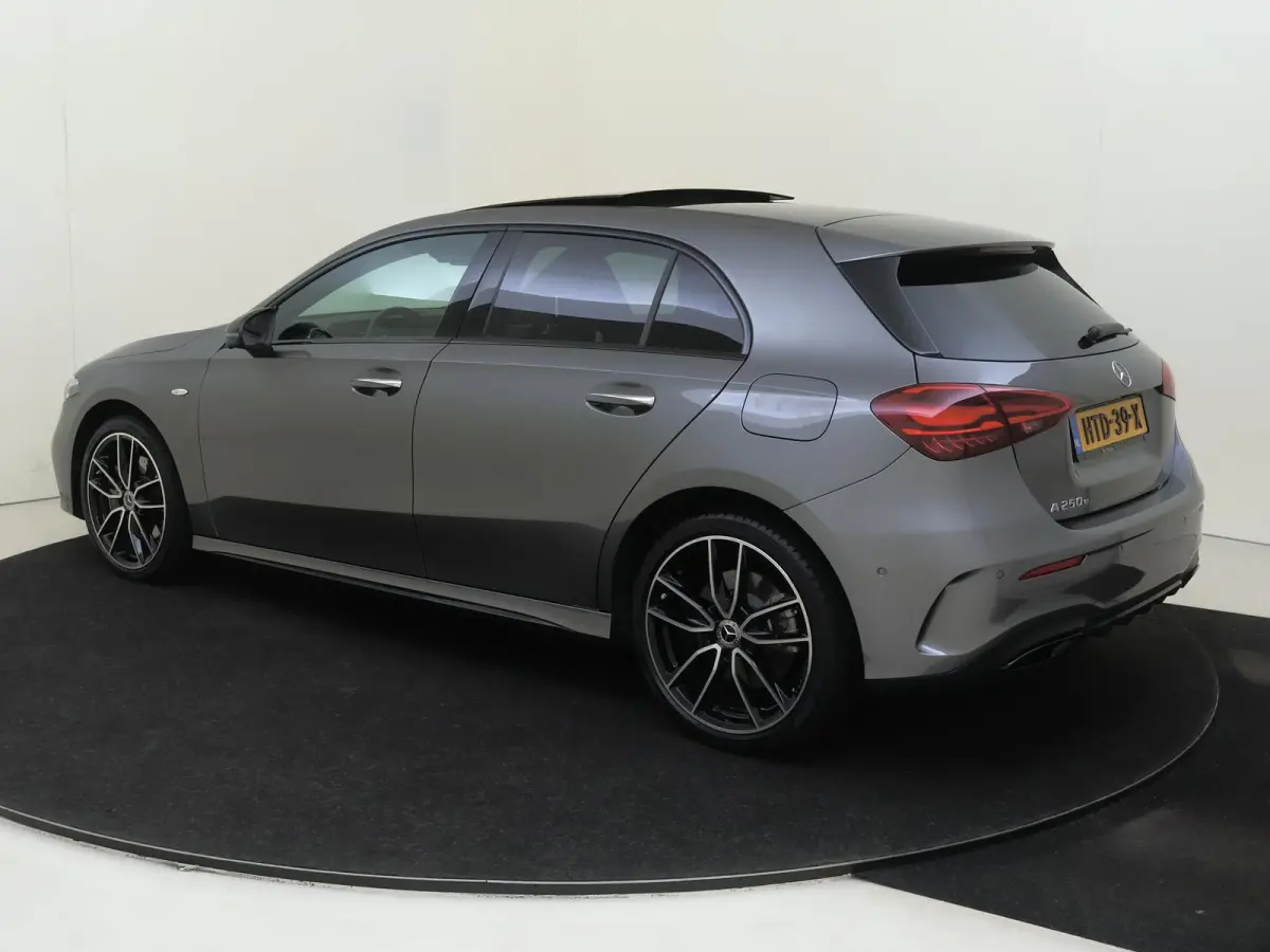 250 e Business Solution AMG / Premium Plus/ Panoramadak/ 19 inch/ Sfeerverlichting/ Head Up/ Memory