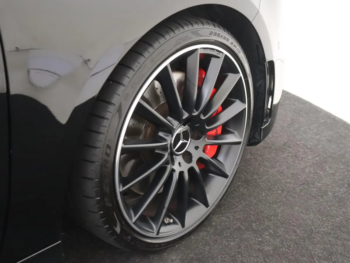 AMG 35 4MATIC / Panoramadak/ Night/ 19 inch/ Sfeerverlichting