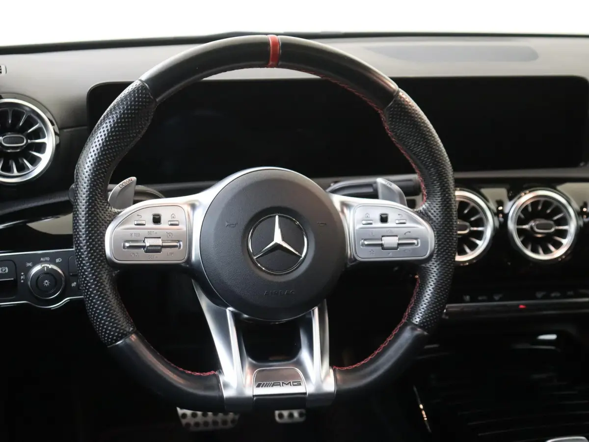 AMG 35 4MATIC / Panoramadak/ Night/ 19 inch/ Sfeerverlichting