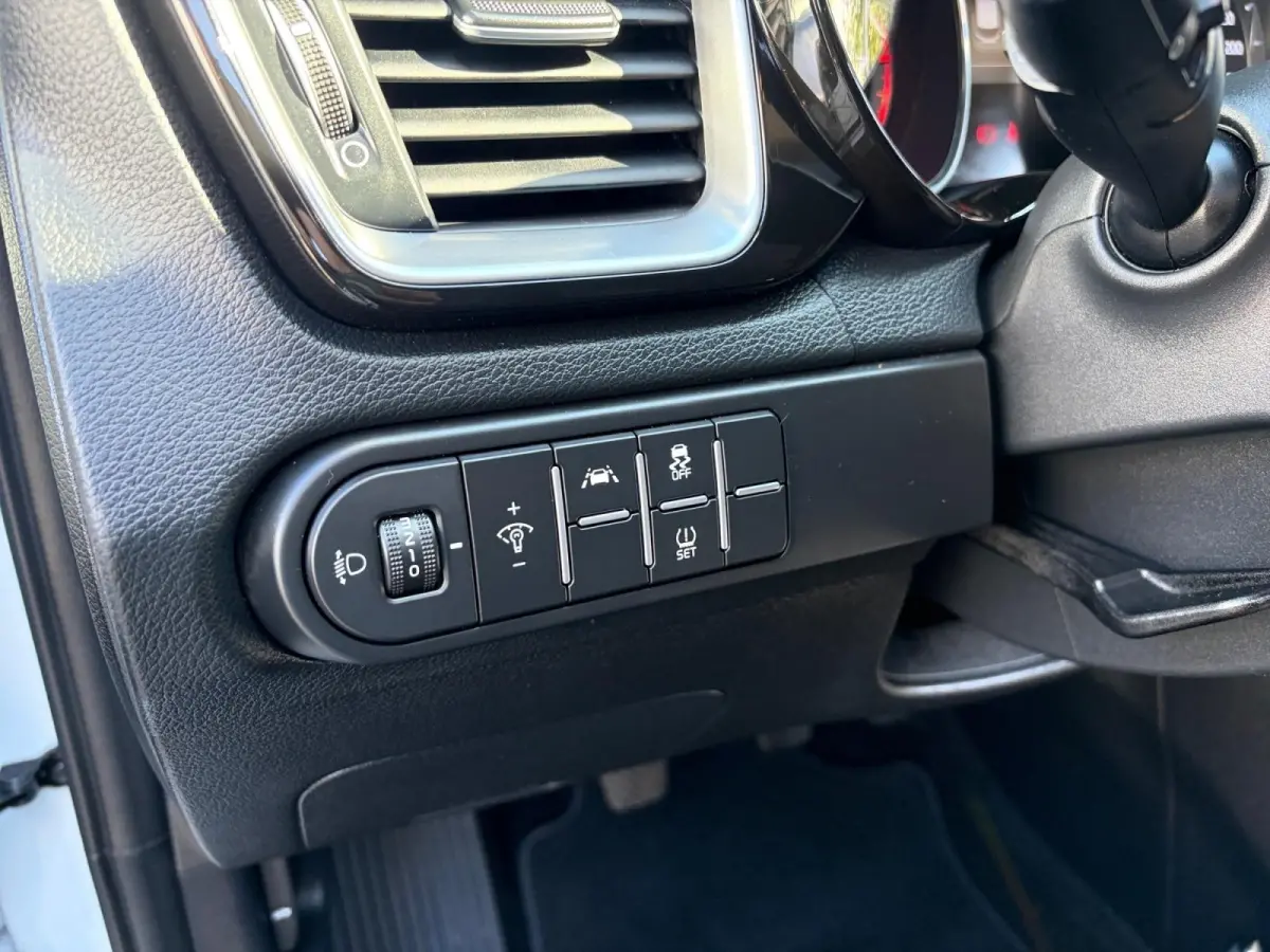 1.0 T-GDi DynamicPlusLine | Stoel- en stuurverwarming | Keyless entry/start | Achteruitrijcamera | Parkeersensoren achter | Apple/Android Carplay | Cruise control | Climate control | Navi