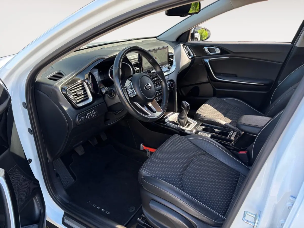 1.0 T-GDi DynamicPlusLine | Stoel- en stuurverwarming | Keyless entry/start | Achteruitrijcamera | Parkeersensoren achter | Apple/Android Carplay | Cruise control | Climate control | Navi
