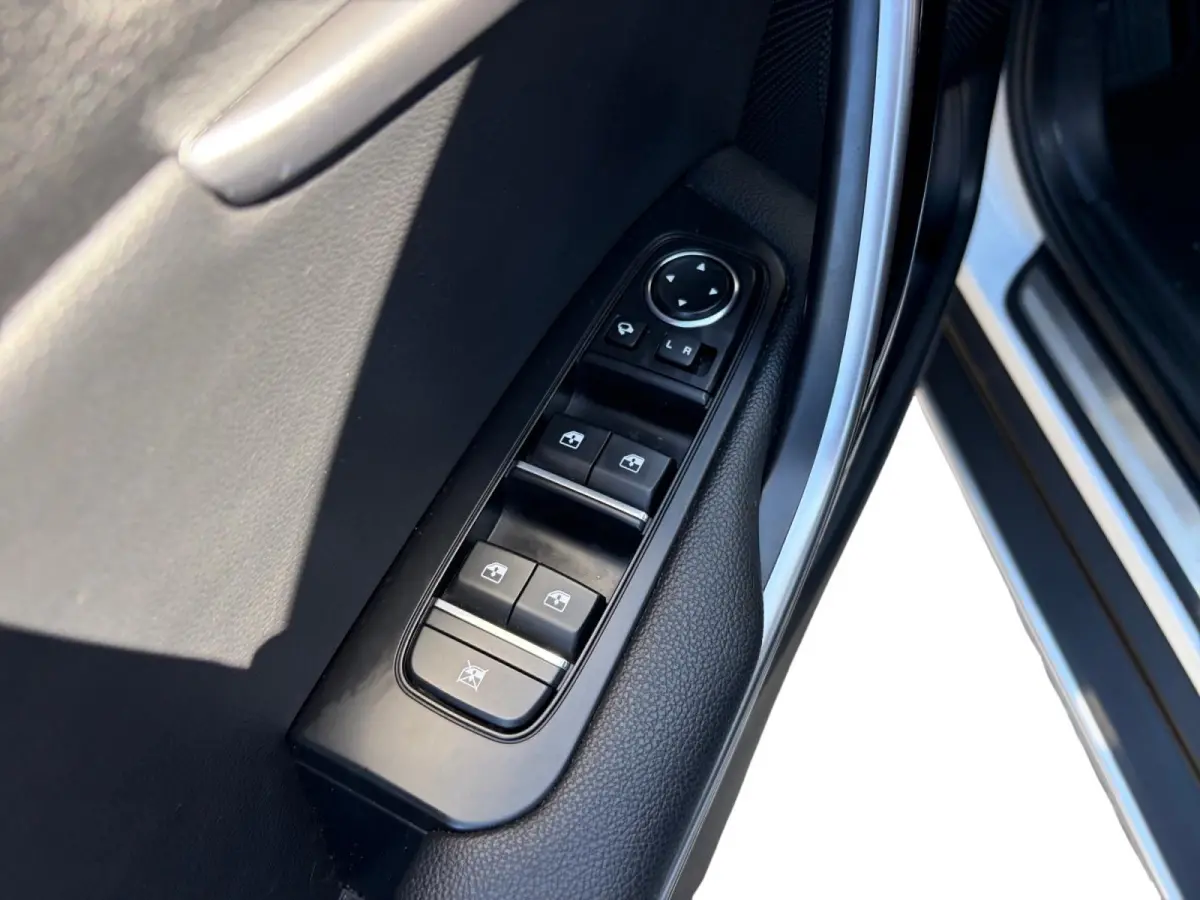 1.0 T-GDi DynamicPlusLine | Stoel- en stuurverwarming | Keyless entry/start | Achteruitrijcamera | Parkeersensoren achter | Apple/Android Carplay | Cruise control | Climate control | Navi