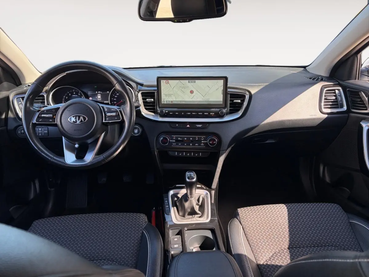 1.0 T-GDi DynamicPlusLine | Stoel- en stuurverwarming | Keyless entry/start | Achteruitrijcamera | Parkeersensoren achter | Apple/Android Carplay | Cruise control | Climate control | Navi