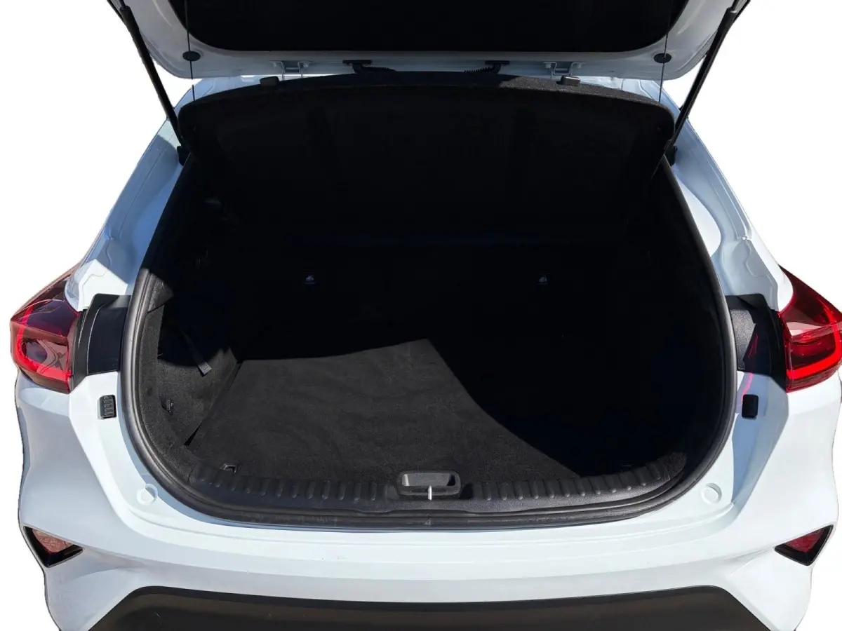 1.0 T-GDi DynamicPlusLine | Stoel- en stuurverwarming | Keyless entry/start | Achteruitrijcamera | Parkeersensoren achter | Apple/Android Carplay | Cruise control | Climate control | Navi