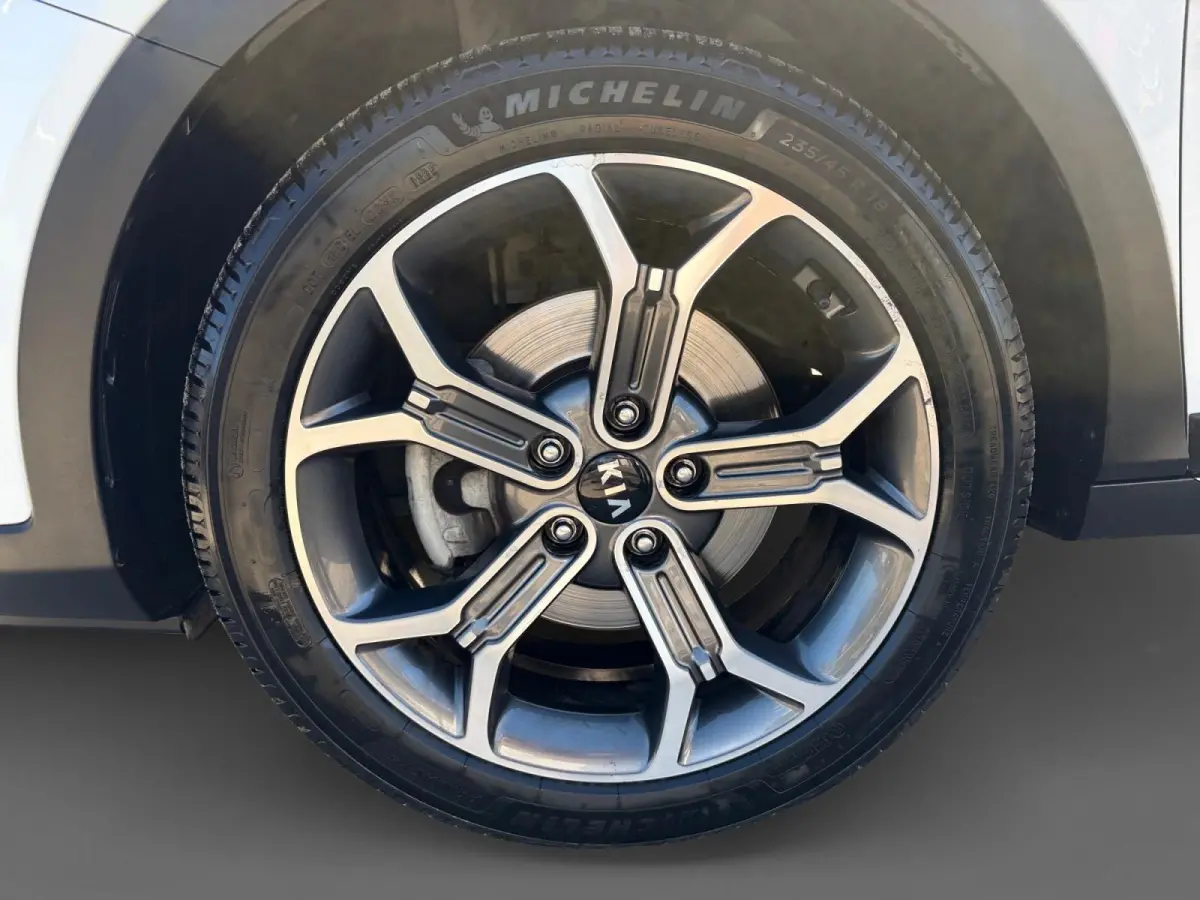 1.0 T-GDi DynamicPlusLine | Stoel- en stuurverwarming | Keyless entry/start | Achteruitrijcamera | Parkeersensoren achter | Apple/Android Carplay | Cruise control | Climate control | Navi