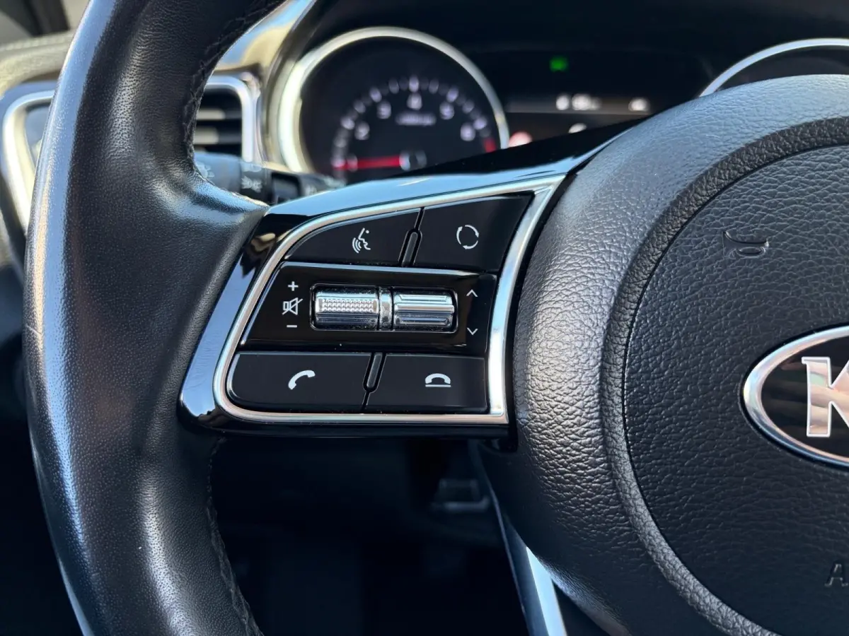 1.0 T-GDi DynamicPlusLine | Stoel- en stuurverwarming | Keyless entry/start | Achteruitrijcamera | Parkeersensoren achter | Apple/Android Carplay | Cruise control | Climate control | Navi